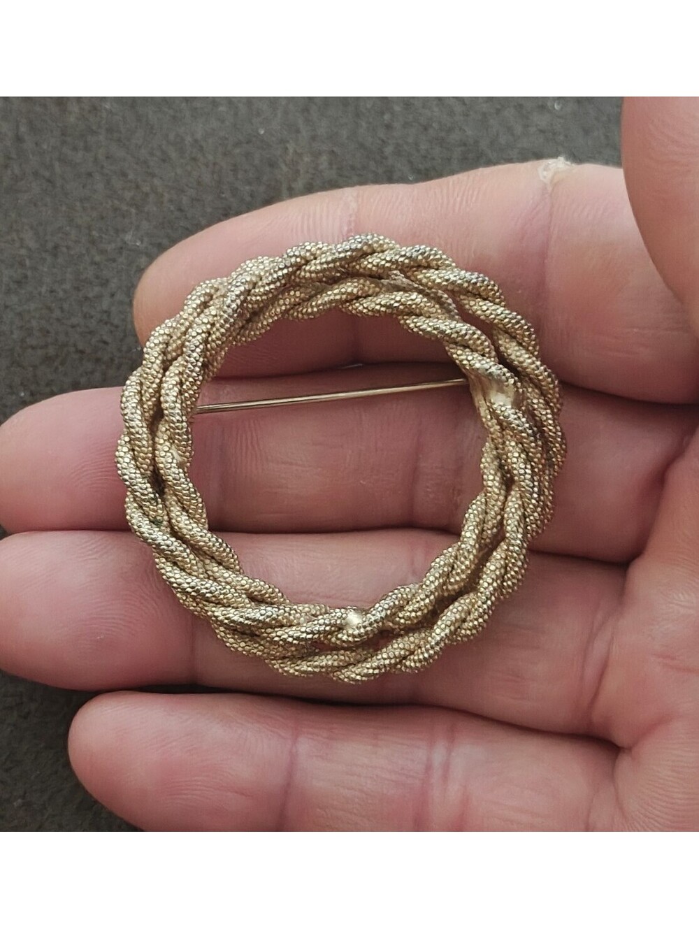 1970s/80s Textured Gold-Tone Twisted Mesh Wreath Brooch